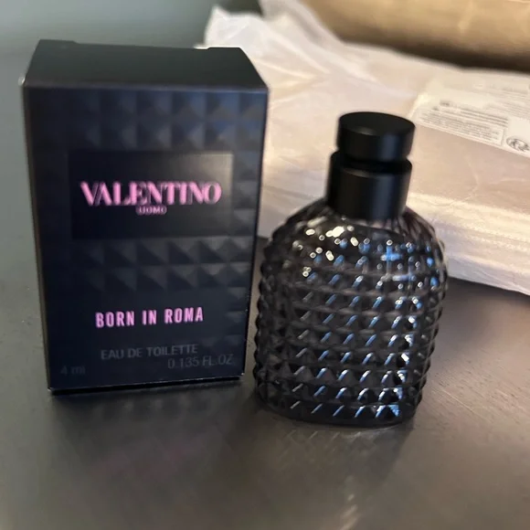 Brand New Authentic Valentino Cream Cosmetic Bag - Picture 8 of 8